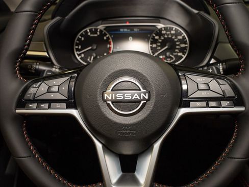 New 2025 Nissan Altima 2.5 SR image 14