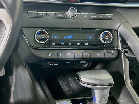 Used 2023 Hyundai Elantra Limited FWD image 16