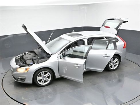 Used 2015 Volvo V60 T5 Premier image 46