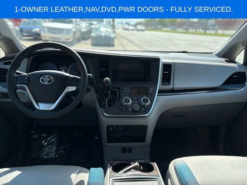 Used 2015 Toyota Sienna XLE Premium FWD image 30