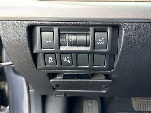 Used 2017 Subaru Outback 2.5i Limited AWD/4WD image 31