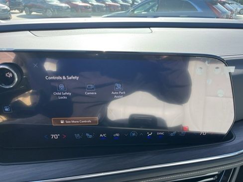 New 2025 Chevrolet Suburban Premier image 33