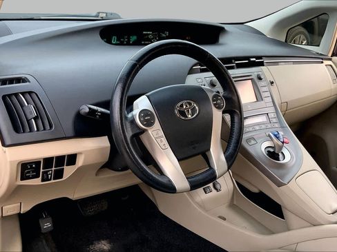 Used 2015 Toyota Prius Four FWD image 17