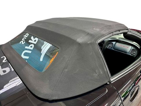 Used 2004 Chevrolet Corvette Convertible w/ Preferred Equipment Group image 11