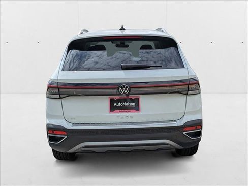 New 2025 Volkswagen Taos SE image 9