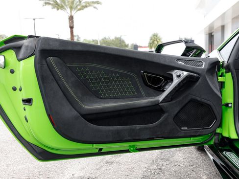Used 2018 Lamborghini Huracan Performante AWD/4WD image 57