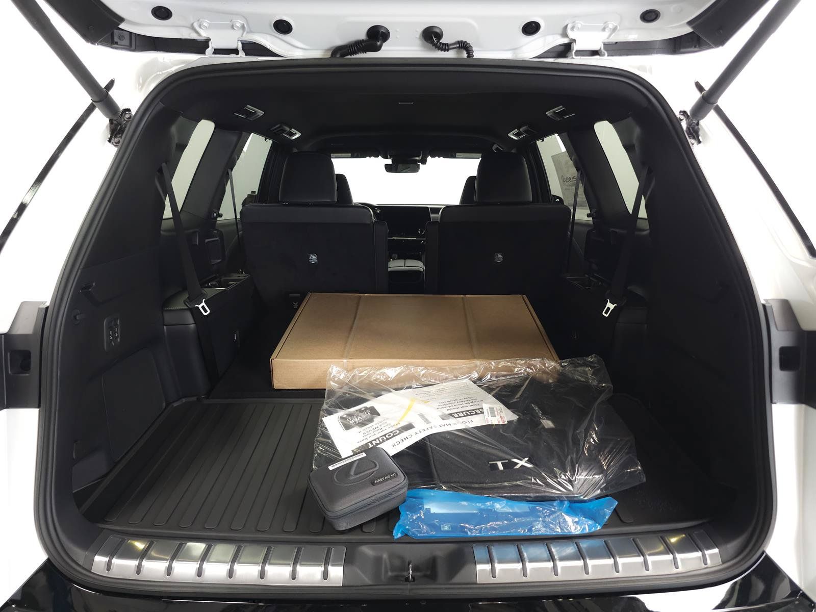 New 2026 Lexus TX 500h AWD w/ Technology Package image 12