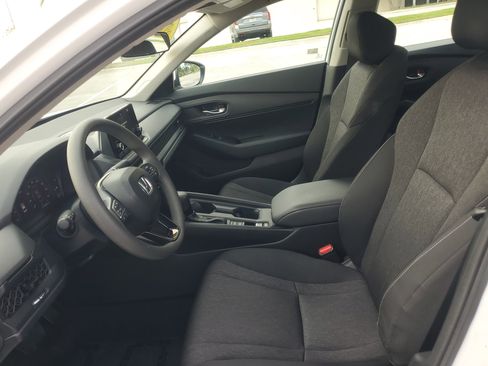 Used 2025 Honda Accord LX image 27