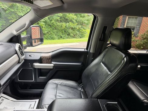 Used 2017 Ford F250 Lariat w/ Lariat Value Package AWD/4WD image 22