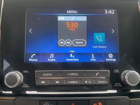 Used 2024 Nissan Frontier SV image 8