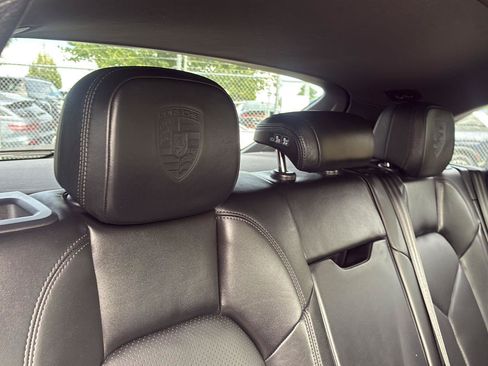Used 2022 Porsche Macan AWD/4WD image 17