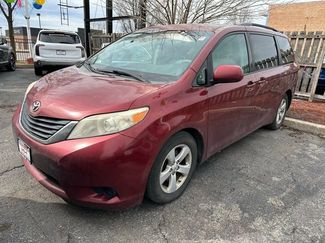 Used 2011 Toyota Sienna LE w/ Towing Pkg video 1