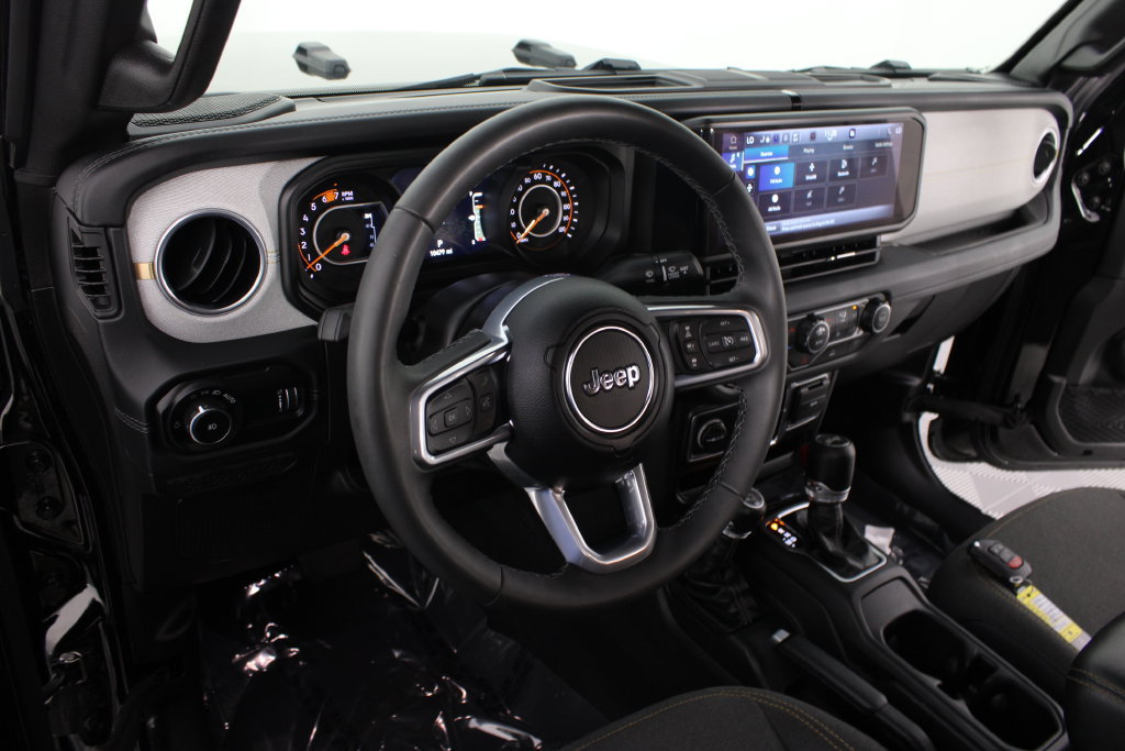 Used 2026 Jeep Wrangler Unlimited Sahara AWD/4WD image 15