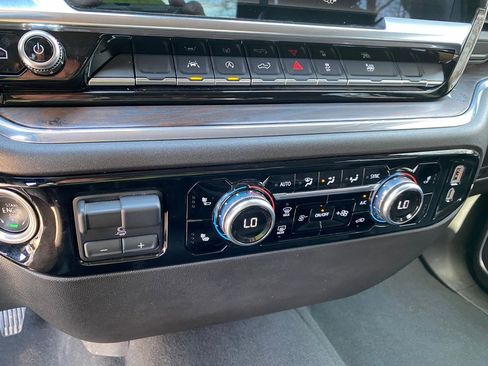 Used 2025 GMC Sierra 1500 SLT image 28