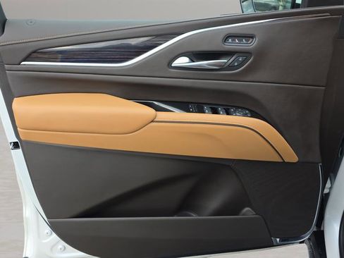 Used 2022 Cadillac Escalade ESV Premium Luxury image 17