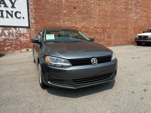 Used 2014 Volkswagen Jetta SE FWD image 2