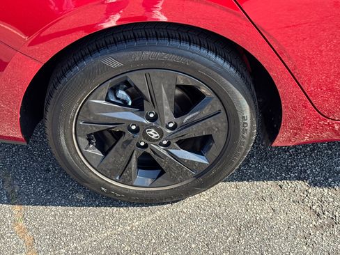 Certified 2023 Hyundai Elantra SEL image 17