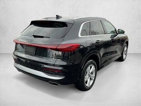 Certified 2025 Audi Q5 Premium w/ Convenience Package AWD/4WD image 5