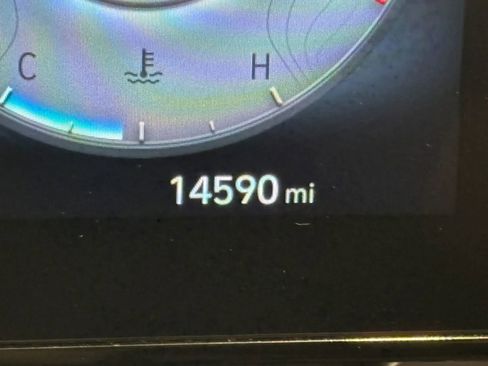 Used 2023 Hyundai Elantra Limited image 44