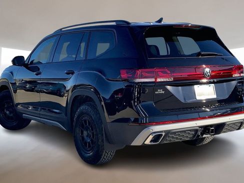 New 2026 Volkswagen Atlas Peak Edition image 3