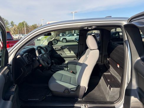 Used 2021 Toyota Tacoma SR image 3