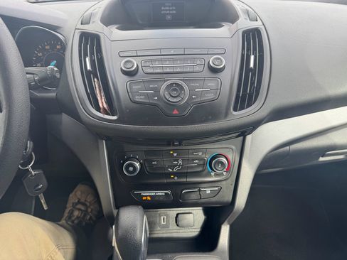 Used 2019 Ford Escape S image 22