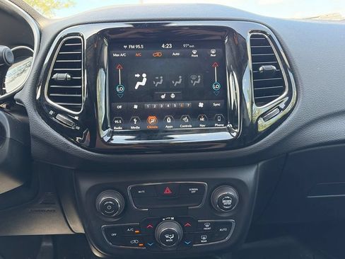 Used 2019 Jeep Compass Limited AWD/4WD image 12