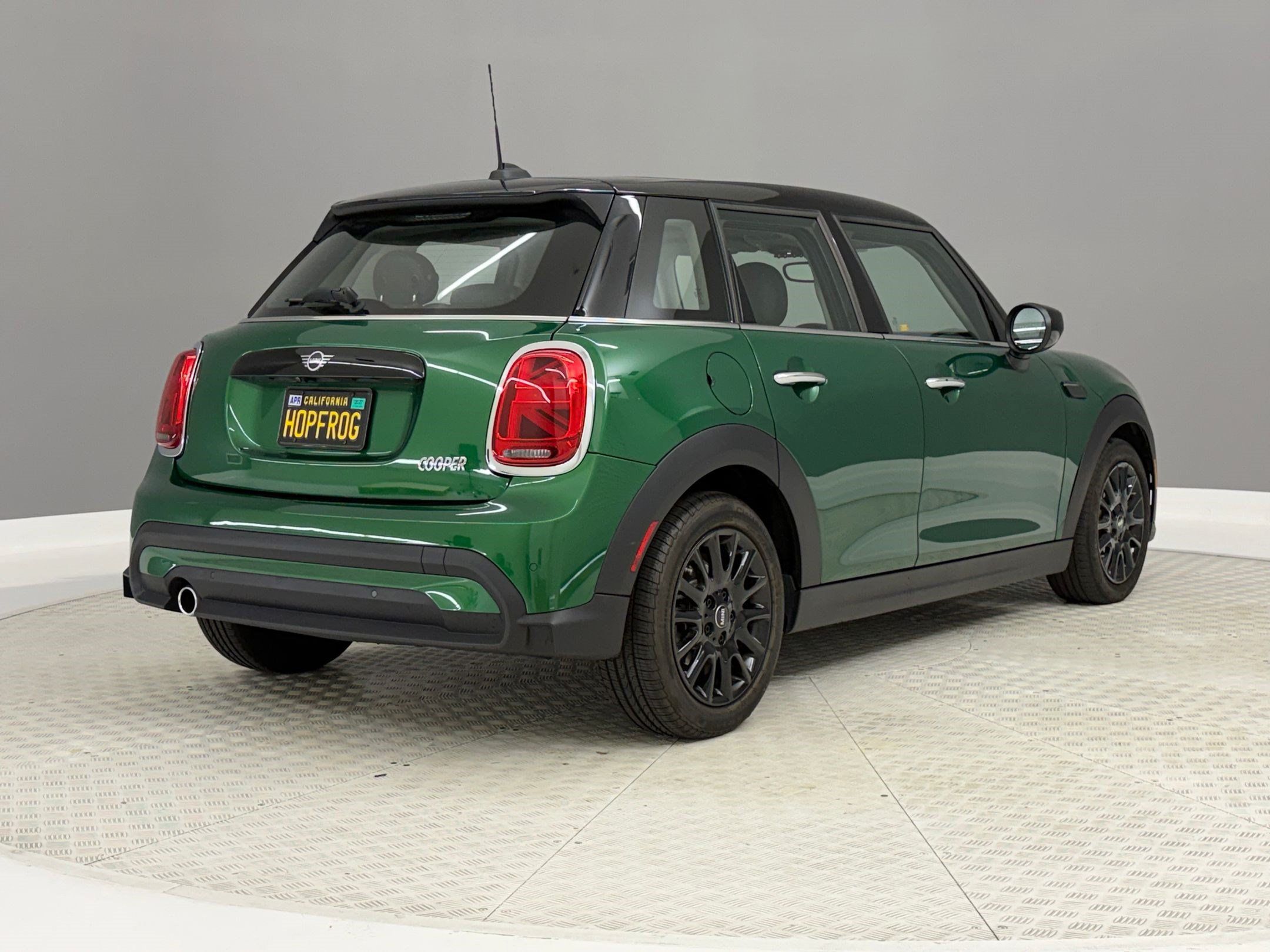 Used 2023 MINI Cooper 4-Door Hardtop FWD image 9
