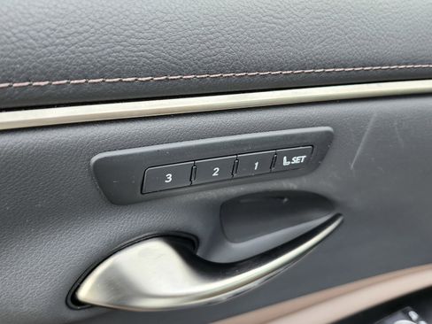 Used 2023 Lexus ES 300h w/ Accessory Package (Z2) image 30