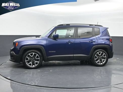 Used 2017 Jeep Renegade Latitude FWD image 4