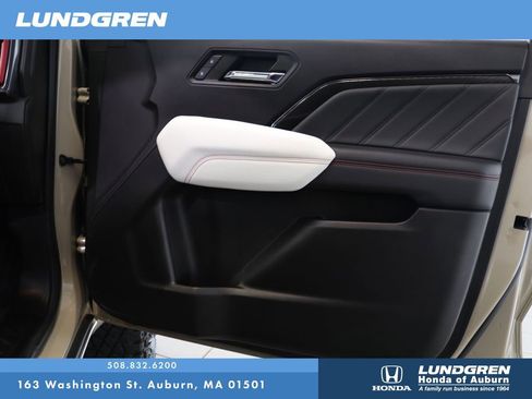 Used 2024 GMC Canyon AT4X image 15