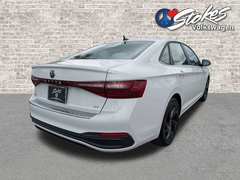 Certified 2025 Volkswagen Jetta SE FWD image 4