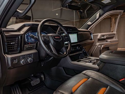 Used 2025 GMC Sierra 2500 AT4 image 12