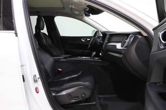 Used 2018 Volvo XC60 T5 Momentum w/ Vision Package AWD/4WD image 34