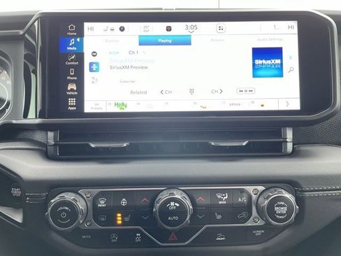 Used 2025 Jeep Gladiator Rubicon w/ Convenience Group image 18