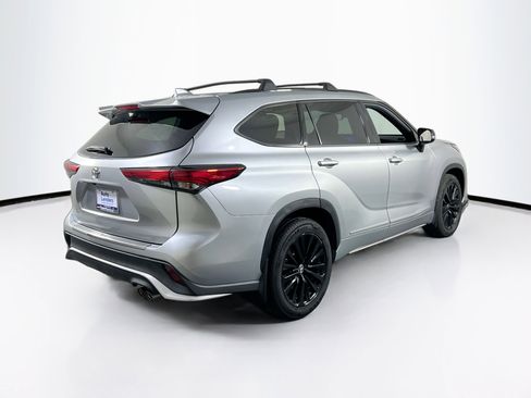Used 2023 Toyota Highlander XSE AWD/4WD image 5