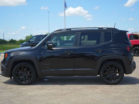 Used 2018 Jeep Renegade Altitude FWD image 3
