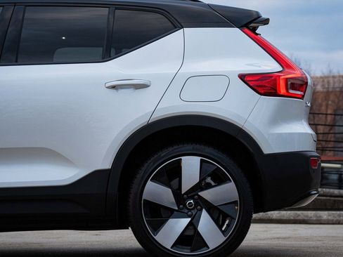 Certified 2024 Volvo XC40 Recharge Plus image 4