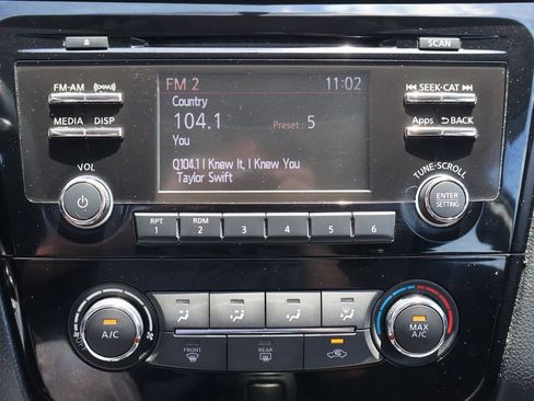 Used 2016 Nissan Rogue S AWD/4WD image 9
