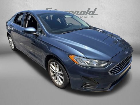 Used 2019 Ford Fusion SE FWD image 3