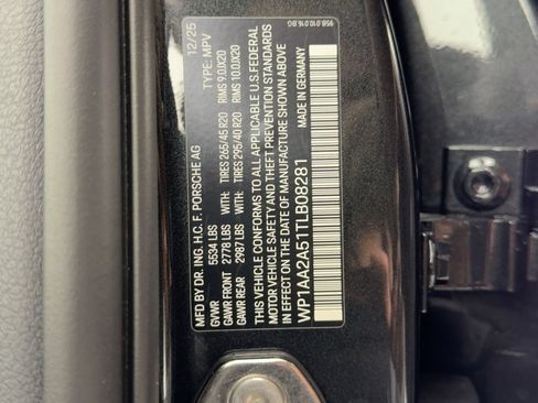 Certified 2026 Porsche Macan AWD/4WD image 27