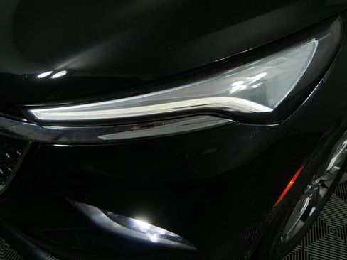 Used 2023 Buick Enclave Avenir image 9