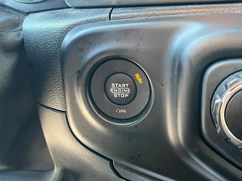 Used 2020 Jeep Wrangler Unlimited Sahara w/ Cold Weather Group AWD/4WD image 10