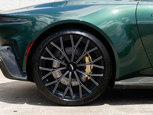 Used 2023 Aston Martin V12 Vantage Roadster RWD image 41