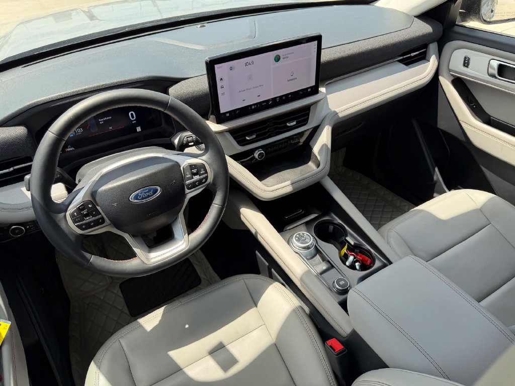 Used 2025 Ford Explorer Active w/ Active Comfort Package RWD image 11
