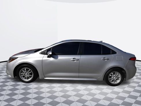 Used 2022 Toyota Corolla LE FWD image 4