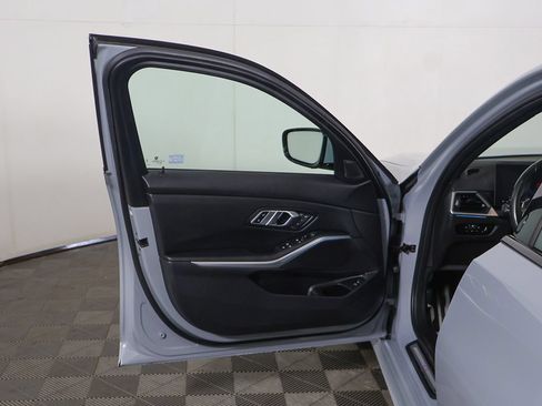 Used 2023 BMW 330i Sedan w/ M Sport Package RWD image 17