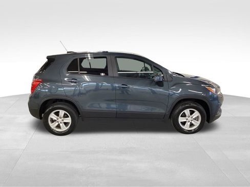 Used 2022 Chevrolet Trax LS w/ Tint and Cruise Package AWD/4WD image 5