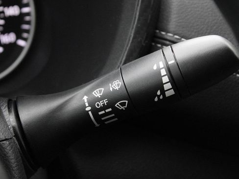 Used 2023 Nissan Sentra SV image 32