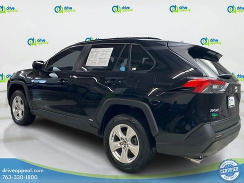 Used 2021 Toyota RAV4 LE image 8